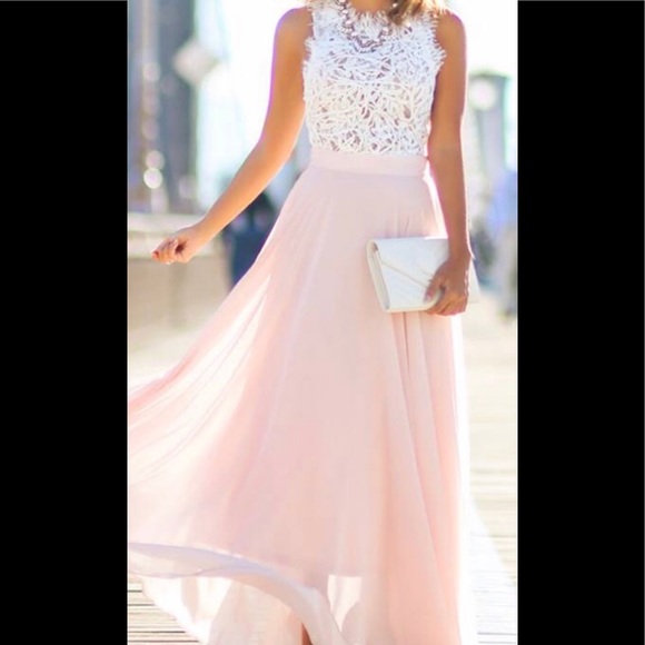 Formal dresses - Picture 3 of 3